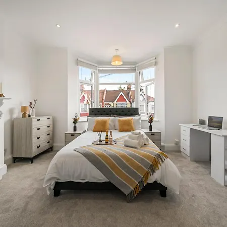 2025 Award Winning - 2 Bedroom Luxury Apartment Next To Wembley Stadium